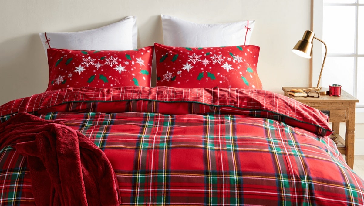 Aldi Is Carrying A Cute Christmas-Inspired Bedroom Set That Shoppers Are Loving