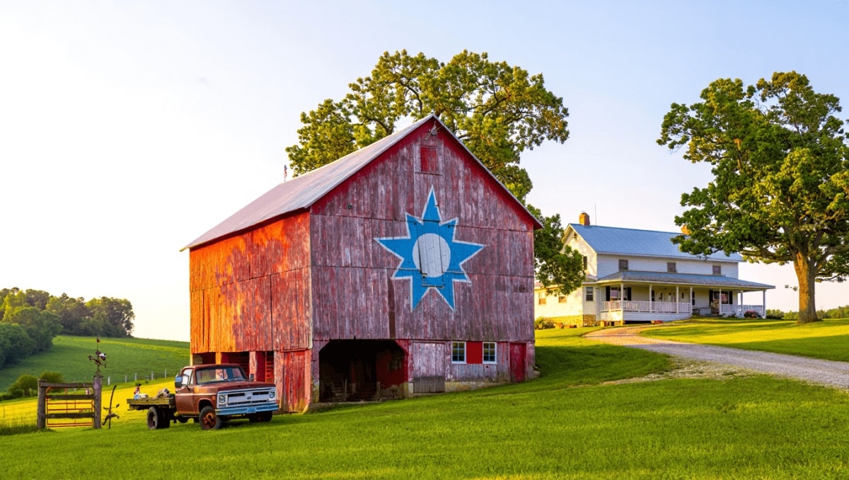 These Colorful Symbols On Homes Have A Deeper Meaning Than You Think