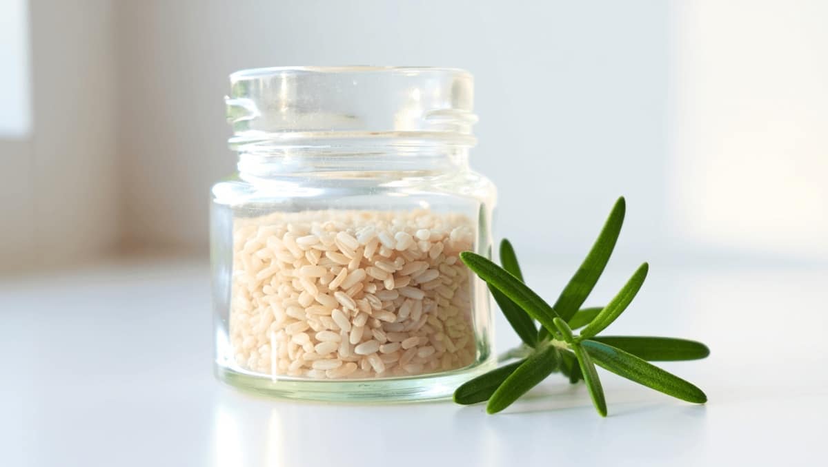 People Are Putting Rice And Rosemary In Their Closets, & They're Smart To Do So