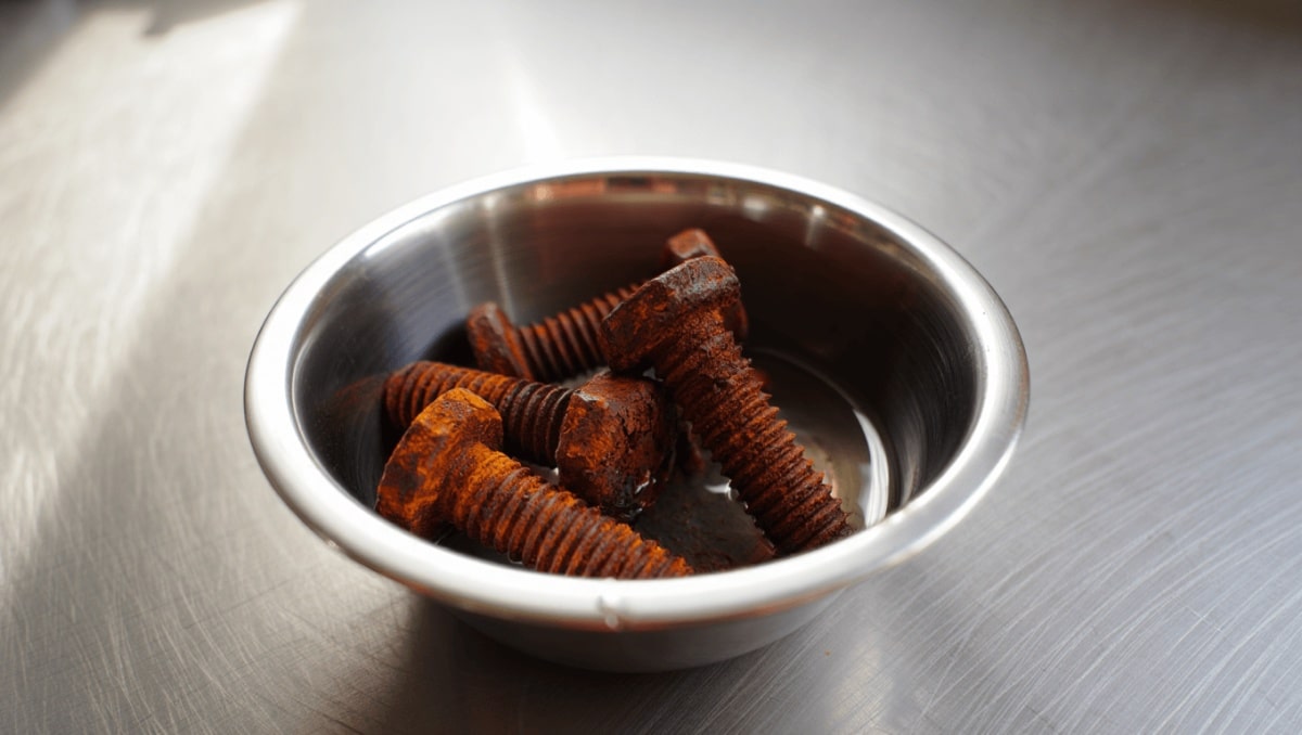 The Kitchen Liquid That Cleans And Shines Rusty Bolts With Minimal Effort