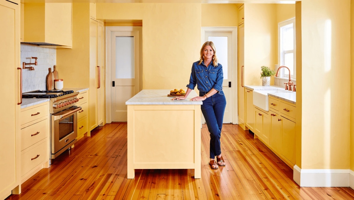 Erin Napier Swears By This Benjamin Moore Paint Color For A Perfectly Cozy Room