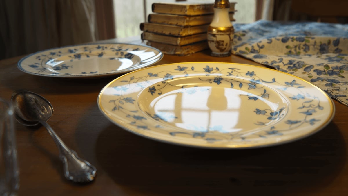 The Rare Vintage Dinnerware You'd Be Lucky To Find At An Estate Sale Or Thrift Store