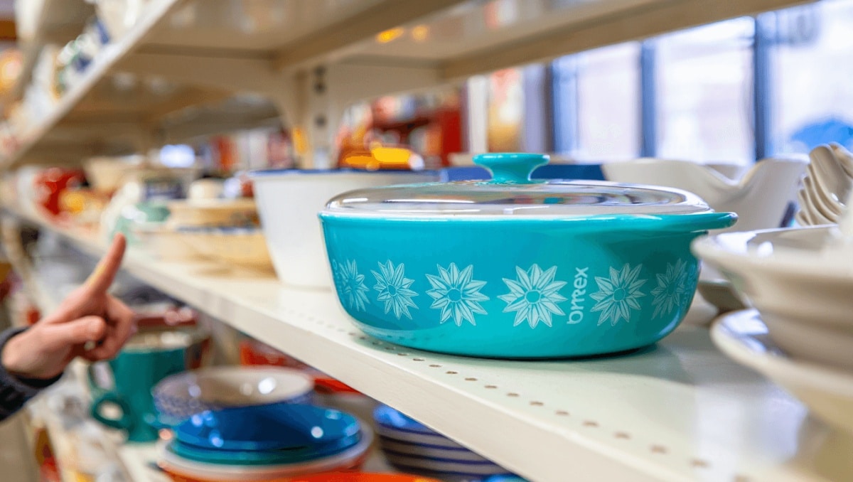 The Stunning Vintage Pyrex Dish You Should Look For At Thrift Stores (It's So Valuable)