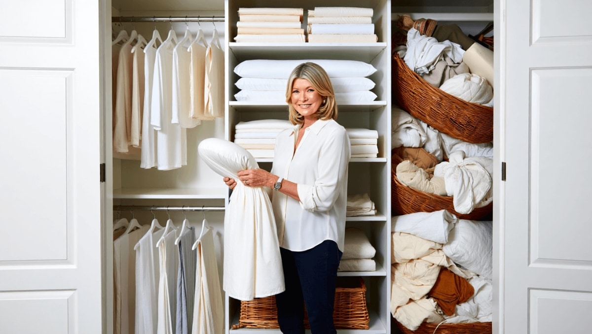 Neither Baskets Nor Piles: The Martha Stewart Trick For Perfectly Stored Sheets