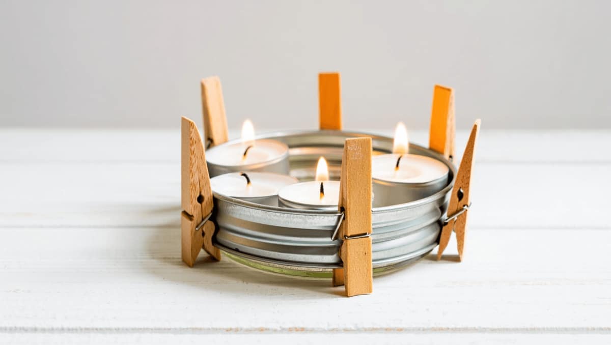 Repurpose An Old Jar Lid And Clothespins Into Simply Charming DIY Decor