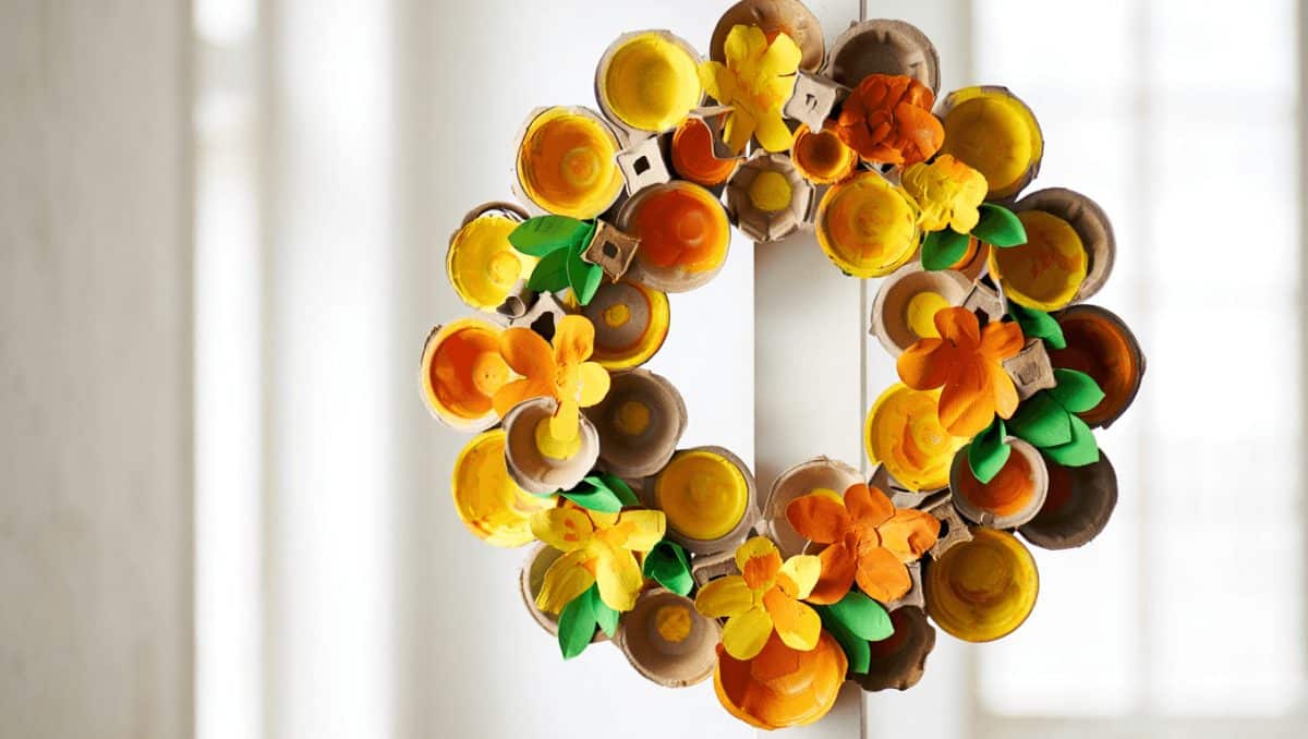 Egg Cartons + Plastic Container: Turn Them Into Beautiful DIY Decor