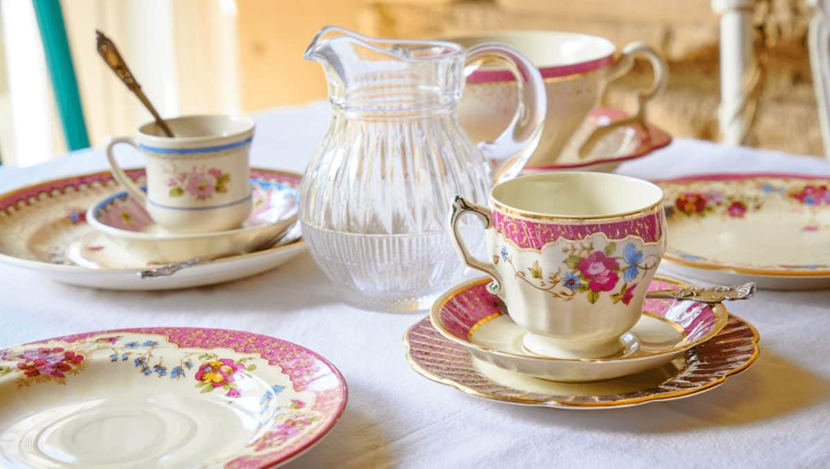 Everyone Used It In The '50s And '60s — Now It's The Vintage Dishware Thrift Shoppers Can't Resist