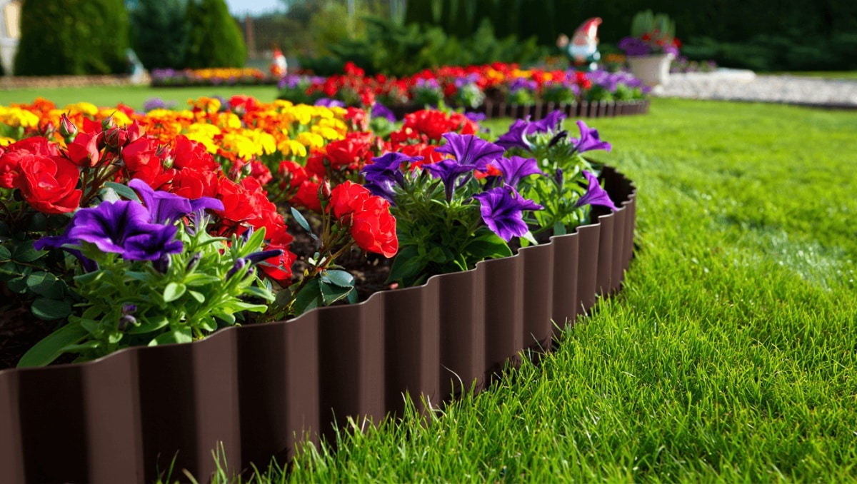 The Simple Amazon Edging Upgrade That Gives Flower Beds A High-End Look