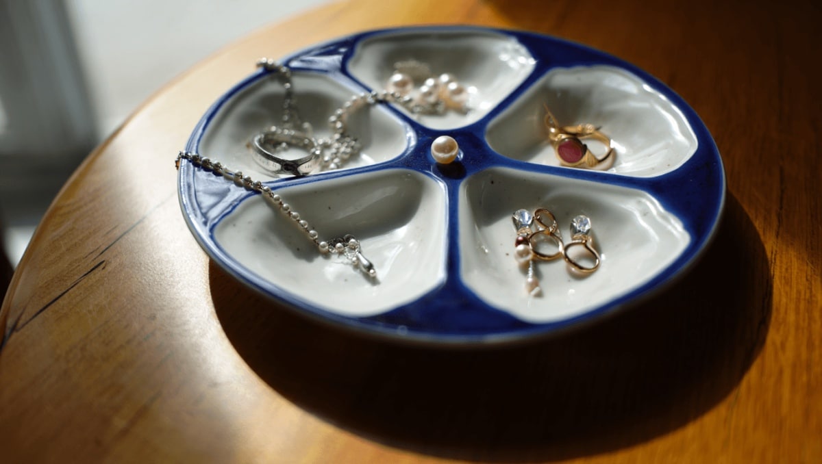 Ditch Baskets And Bins: This Thrift Store Find Is The Perfect Trinket Dish