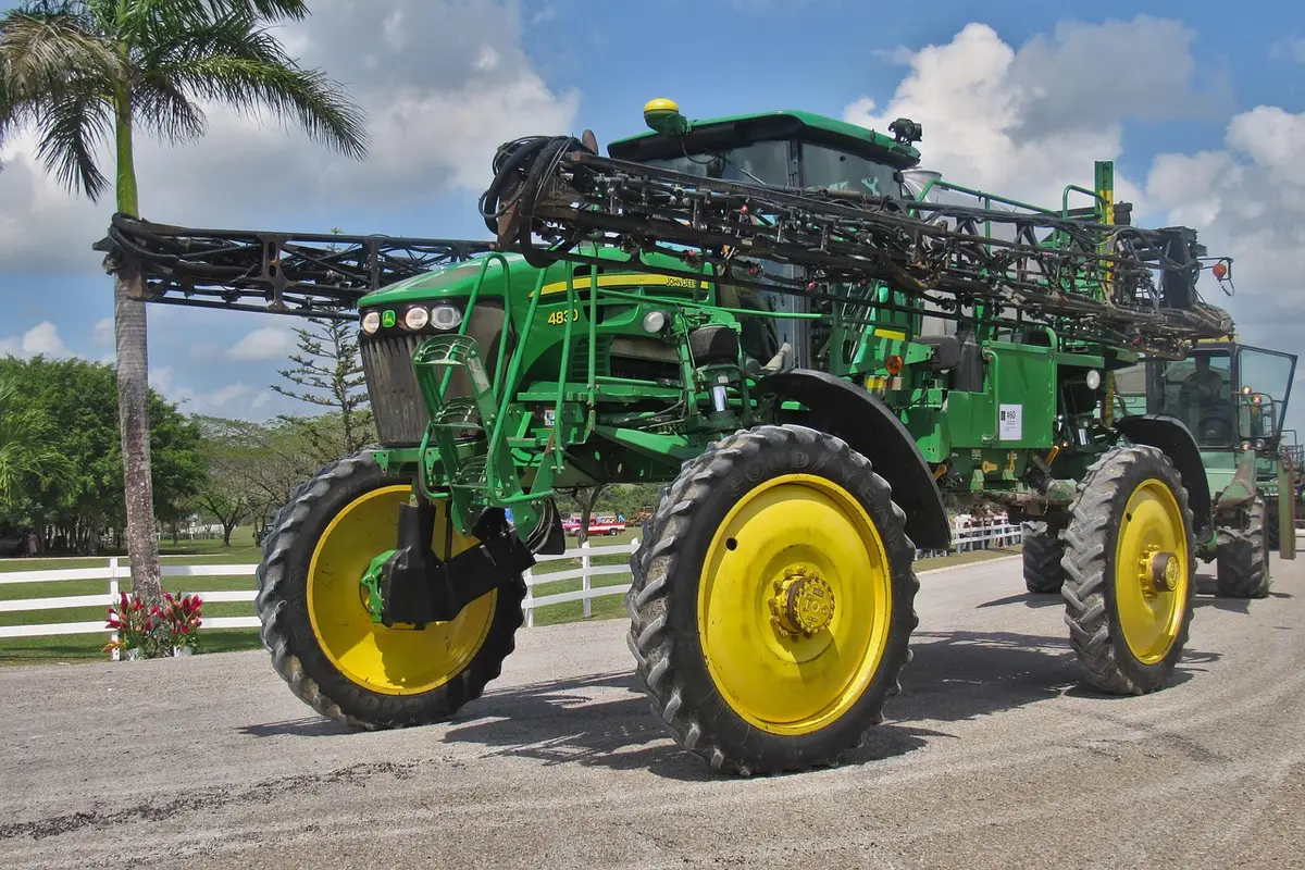 Calibrated sprayer equipment and measuring tools for applying herbicide to lawn