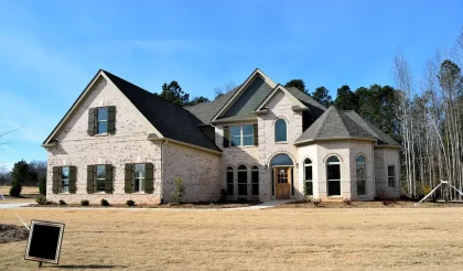 Granite curb beside a gravel driveway with a trimmed lawn edge in daylight