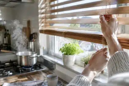 Kitchen blinds: the best choice isn't vinyl